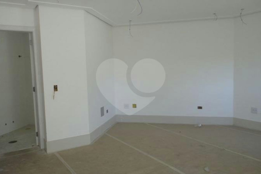 Casa à venda com 3 suítes no condomínio Villa Castanheira, São Paulo - SP