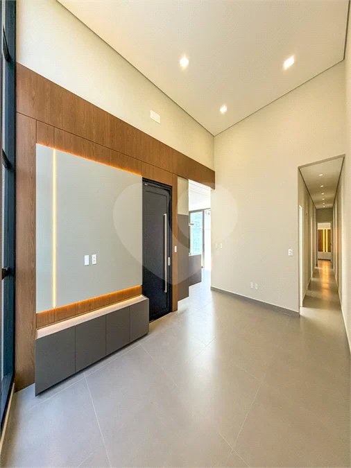 Casa Térrea Evidências - Indaiatuba/SP - R$ 1.950.000,00 - Área Total 307,33 m² - Área Construída 201,90 m² - TÉRREA - 03 suítes sendo a master com closet; Escritório; Lavabo; Cozinha com cooktop, forno, micro-ondas e coifa; Móveis planejados na hall de entrada, sala, escritório, cozinha, gourmet, s