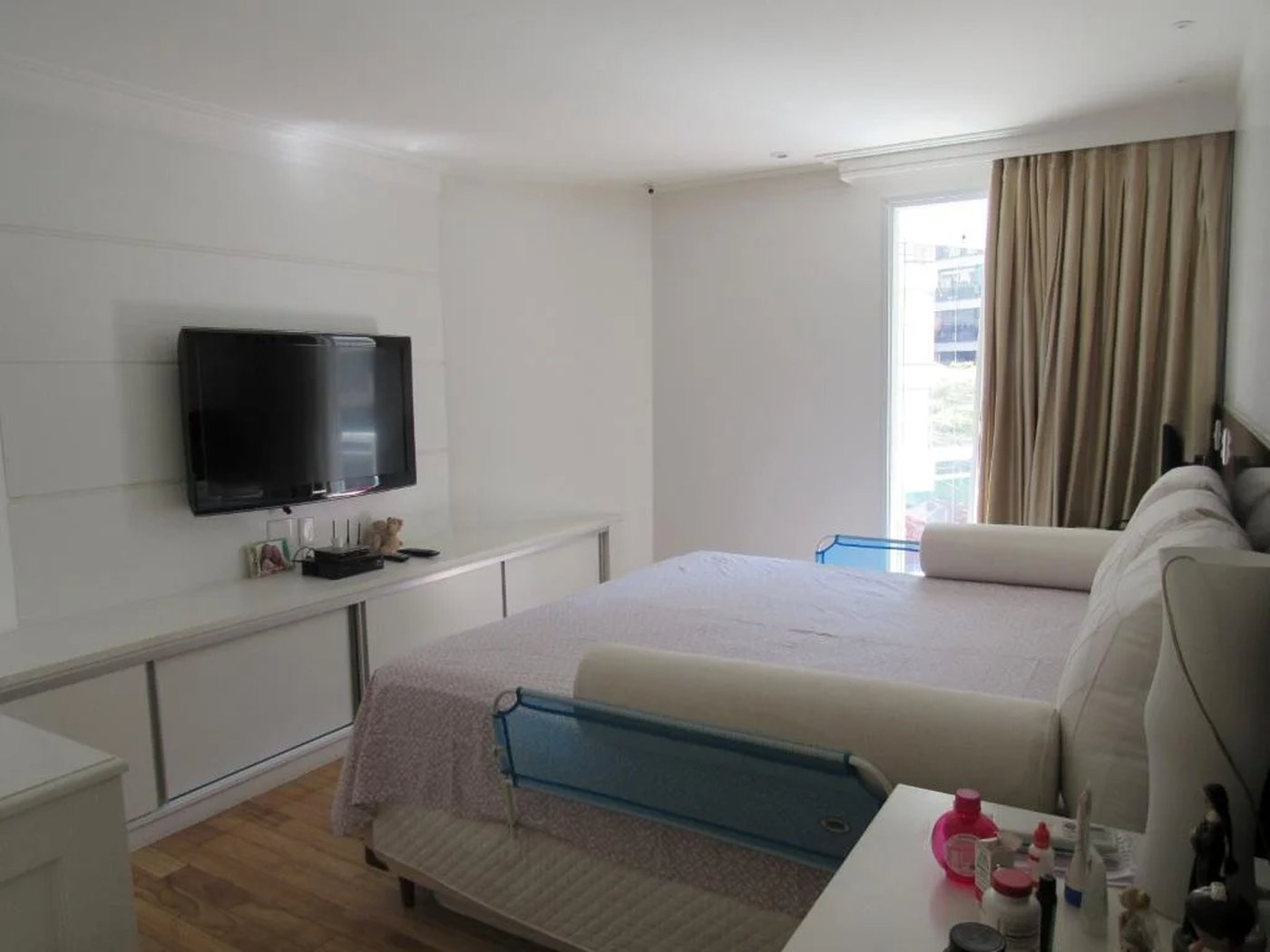 Apartamento à venda com 3 suítes em Real Parque, São Paulo, SP