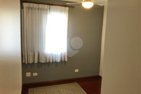 Apartamento à venda com 2 quartos, sendo 1 suíte,  em Vila Olímpia, São Paulo, SP