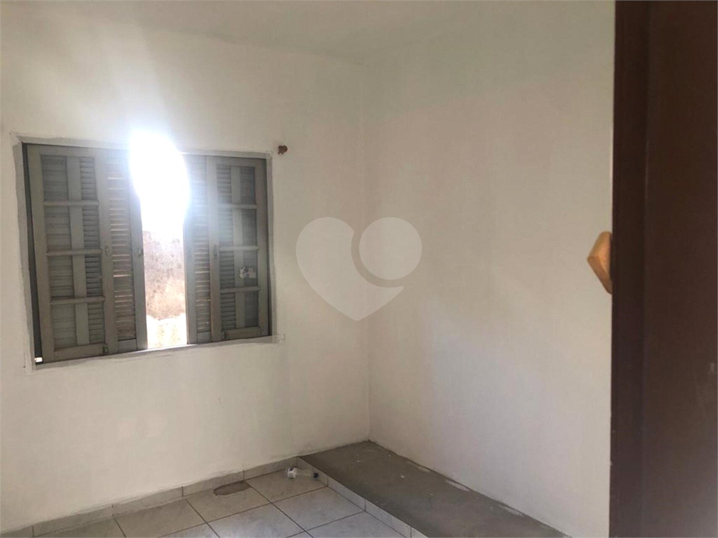 Sobrado à venda com 3 quartos, sendo 1 suíte,  em Serra da Cantareira, Mairiporã, SP