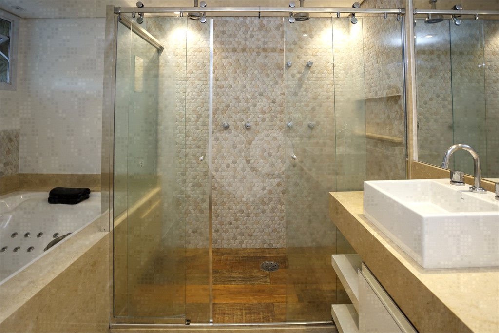Apartamento à venda com 3 suítes em Campo Belo, São Paulo, SP