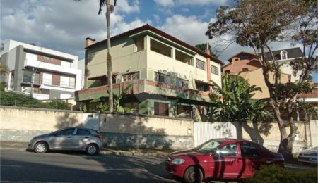 Casa à venda com 7 quartos, sendo 2 suítes,  em Jardim dos Estados, Poços de Caldas, MG