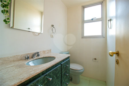 Apartamento à venda com 3 quartos, sendo 1 suíte, em Campo Belo, São Paulo, SP