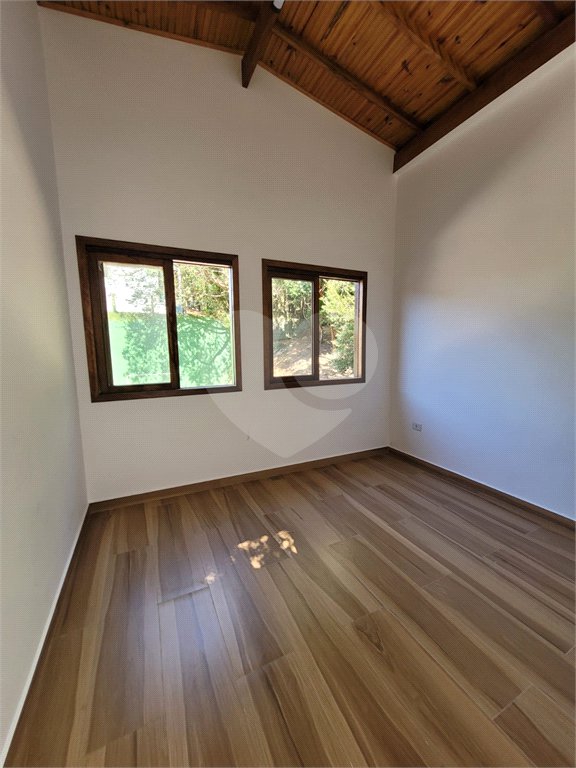Casa à venda com 5 quartos, sendo 3 suítes, no condomínio Alpes da Cantareira, Mairiporã - SP