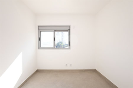 Apartamento à venda com 3 quartos, sendo 1 suíte,  em Vila Sofia, São Paulo, SP