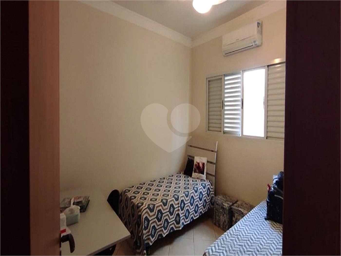 Casa à venda com 4 quartos, sendo 2 suítes, no condomínio Residencial Villa dos Inglezes, Sorocaba - SP