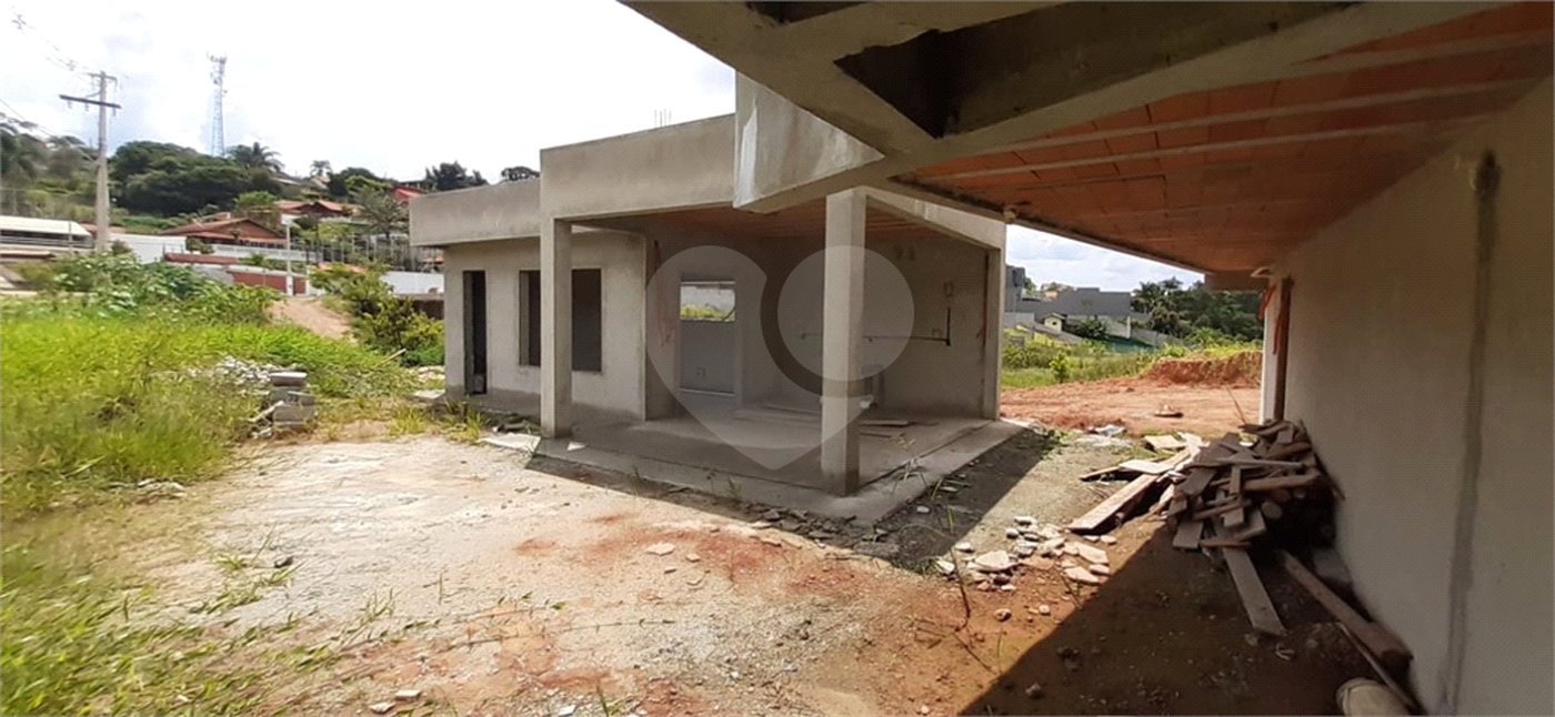 Sobrado à venda com 3 quartos, sendo 1 suíte, em Jardim Centenário, Atibaia, SP