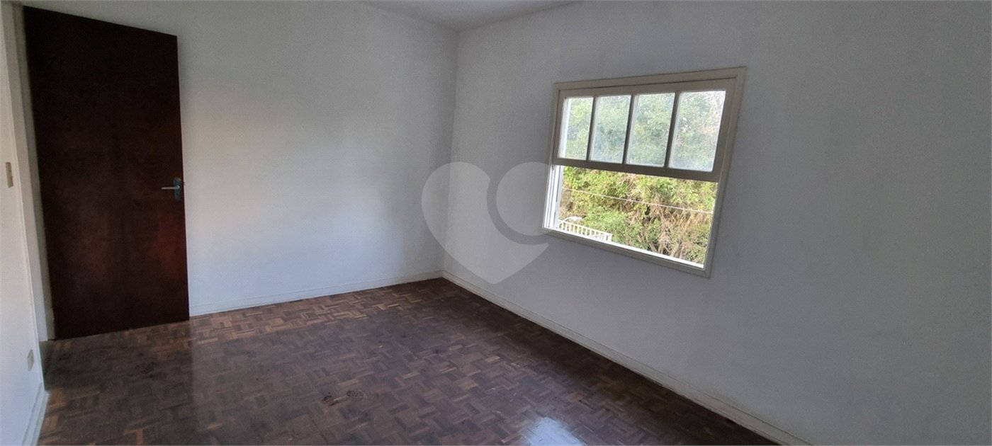 Casa à venda com 3 quartos, sendo 1 suíte,  em Jardim Rosa Maria, São Paulo, SP