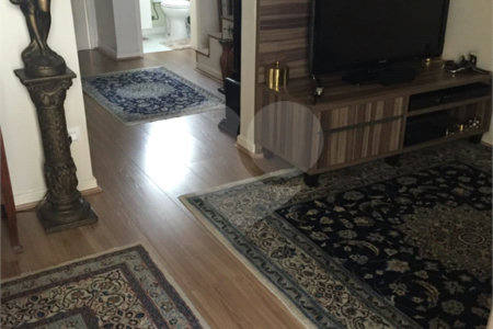 Casa à venda com 3 quartos, sendo 1 suíte, no condomínio Moradas do Horto, São Paulo - SP