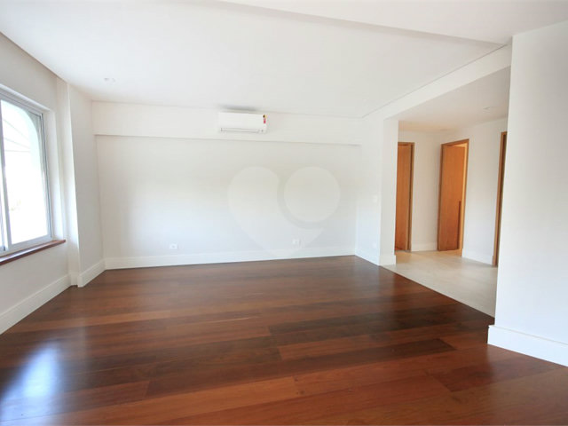 Apartamento para alugar com 3 quartos, sendo 1 suíte,  em Granja Julieta, São Paulo, SP