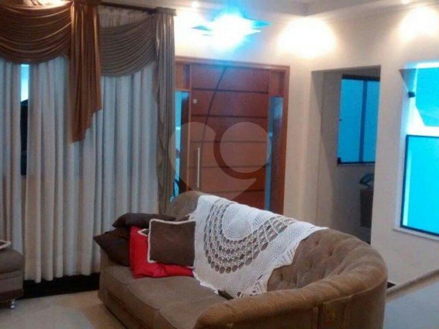 Sobrado à venda com 3 quartos, sendo 1 suíte,  em Jardim Las Vegas, Guarulhos, SP