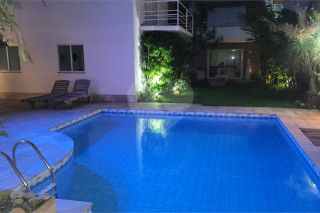 Casa à venda com 4 quartos, sendo 2 suítes, no condomínio Crystal Lake, Rio de Janeiro - RJ