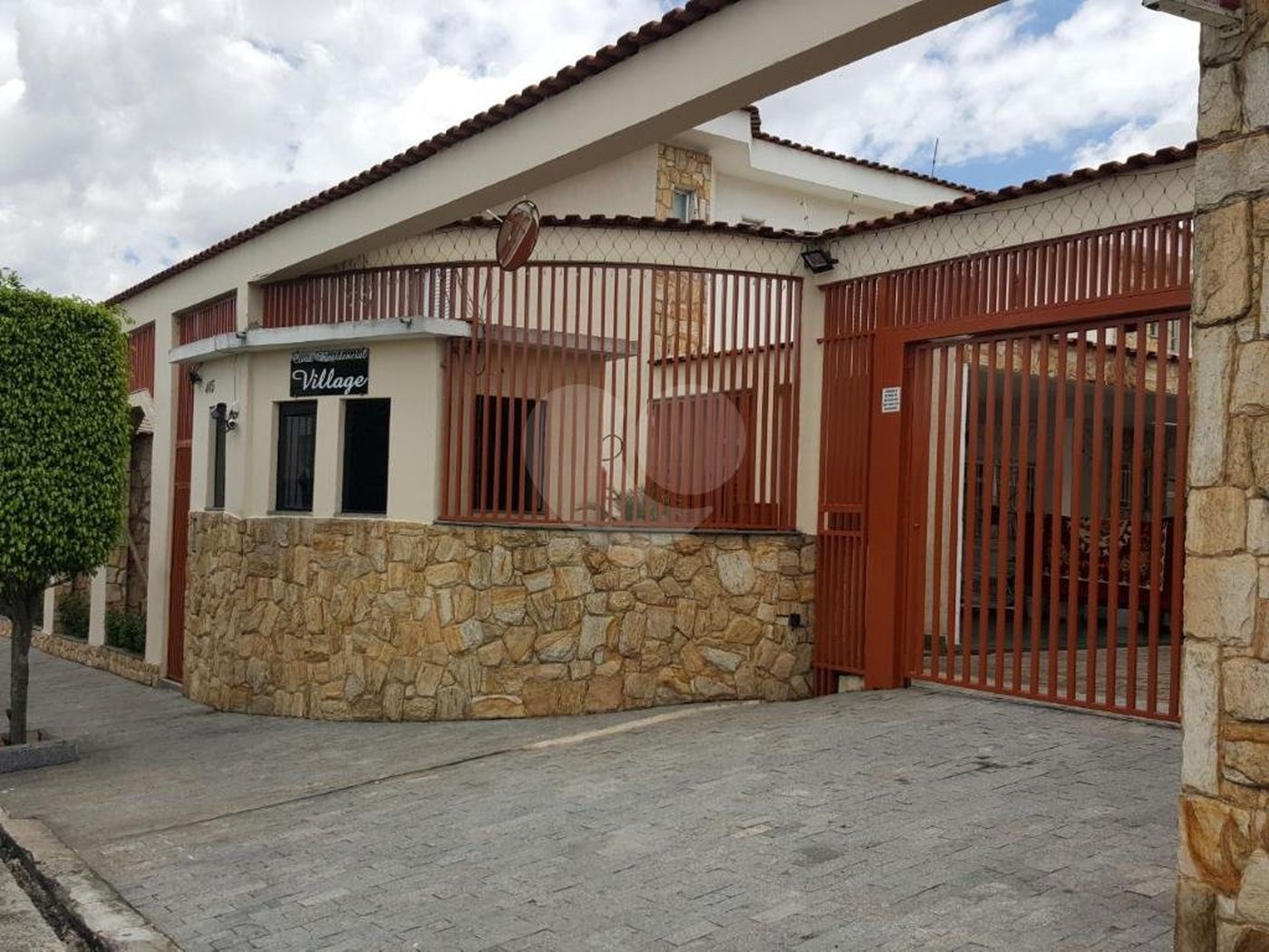 Casa à venda com 3 suítes no condomínio Village, São Paulo - SP
