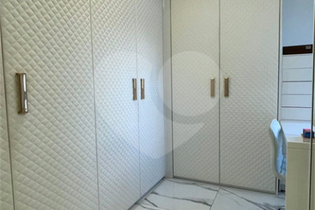 Apartamento à venda com 4 quartos, sendo 2 suítes, em Pinheiros, São Paulo, SP
