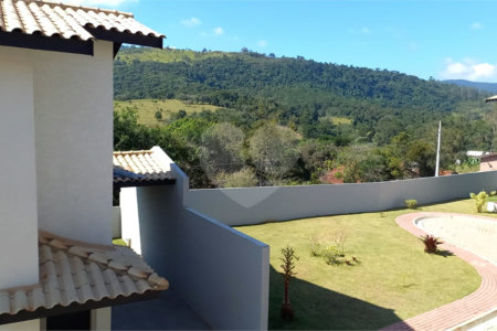 Casa à venda com 3 suítes no condomínio Residencial Marchant Buarque, Atibaia - SP