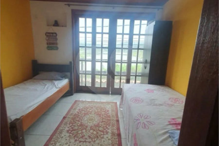 Casa à venda com 3 quartos, sendo 1 suíte, em Ogiva, Cabo Frio, RJ