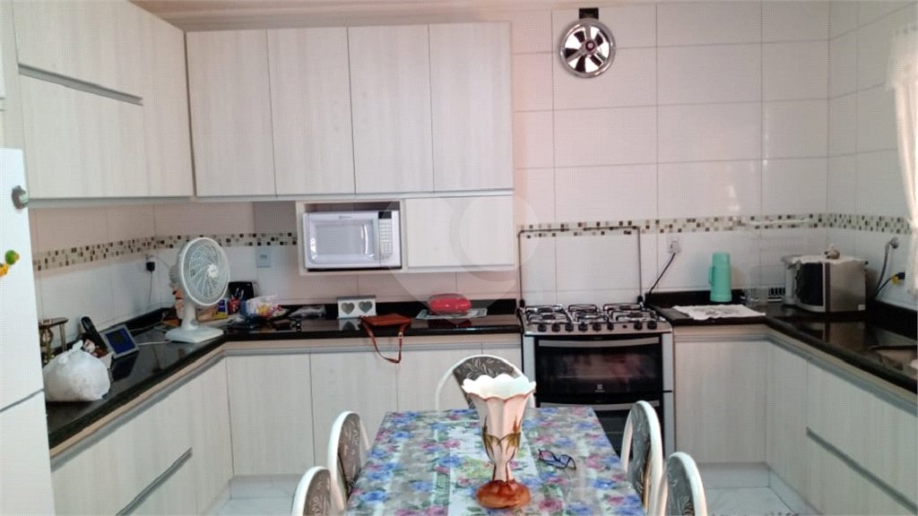 Casa à venda com 4 quartos, sendo 2 suítes,  em Jardim Terezópolis, Guarulhos, SP
