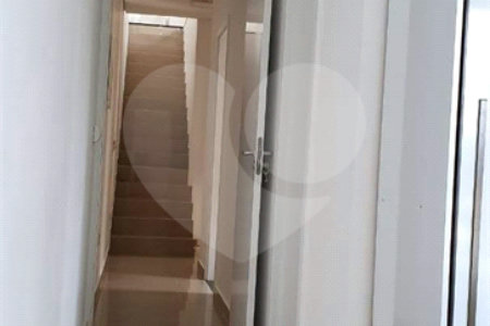 Casa à venda com 3 quartos, sendo 1 suíte, em Vila Santa Rosália, São Roque, SP