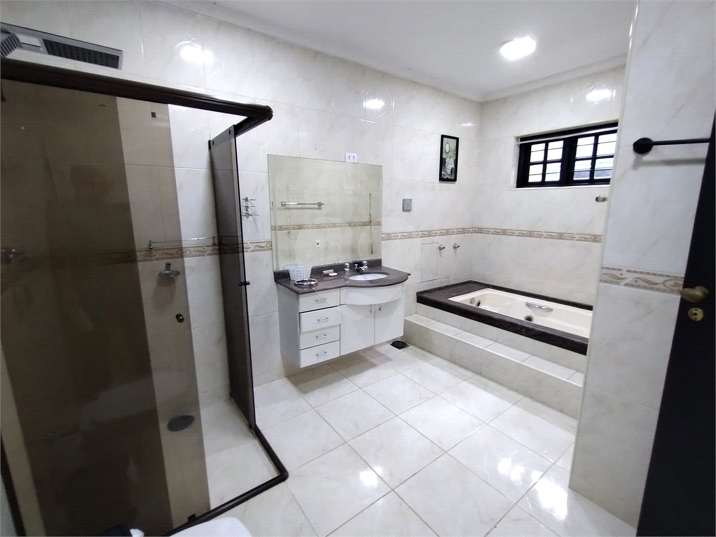 Casa à venda com 2 suítes em Vila Oliveira, Itapetininga, SP