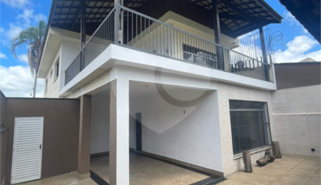Sobrado à venda com 3 quartos, sendo 2 suítes,  em Vila Oliveira, Mogi das Cruzes, SP