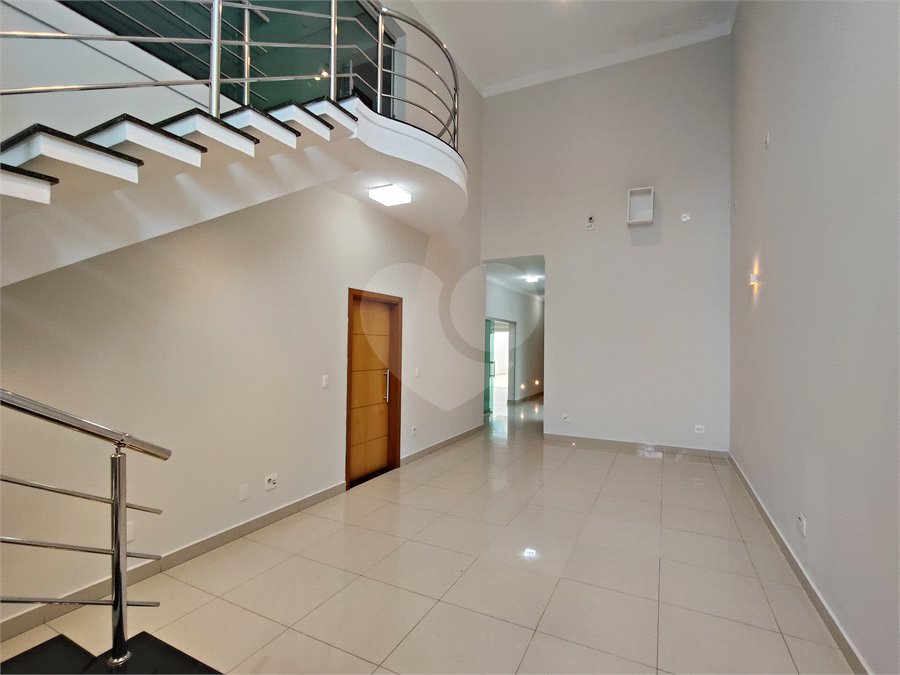 Sobrado à venda com 3 quartos, sendo 2 suítes, em Jardim Itália, Itapetininga, SP