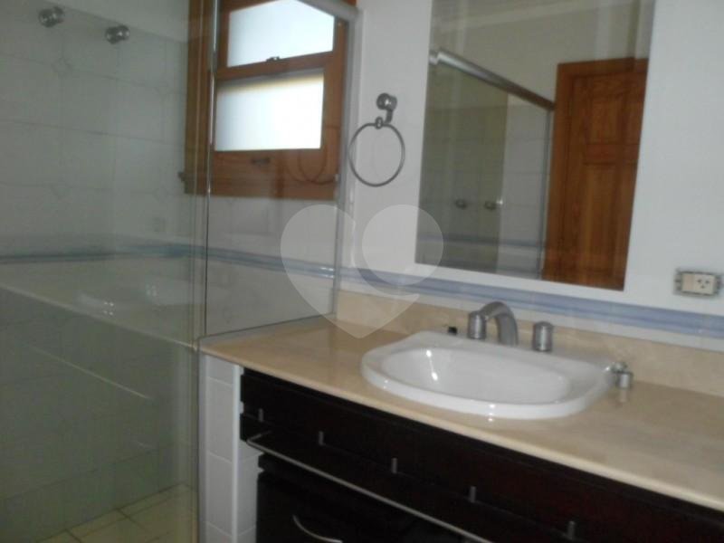Casa à venda com 4 suítes no condomínio Jardim das Azaléias, São Paulo - SP