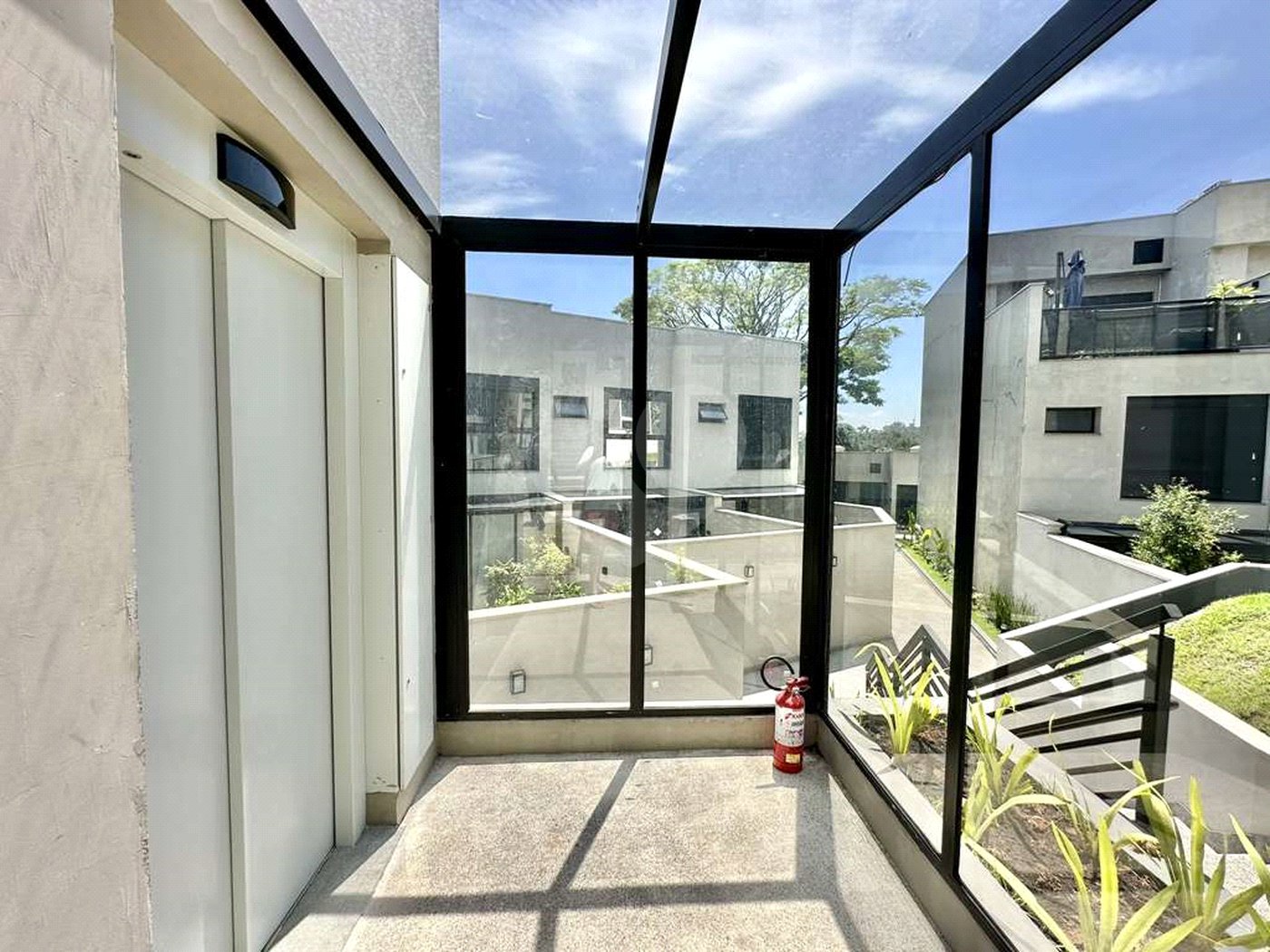 Casa à venda com 2 suítes no condomínio Gran Loft, Cotia - SP