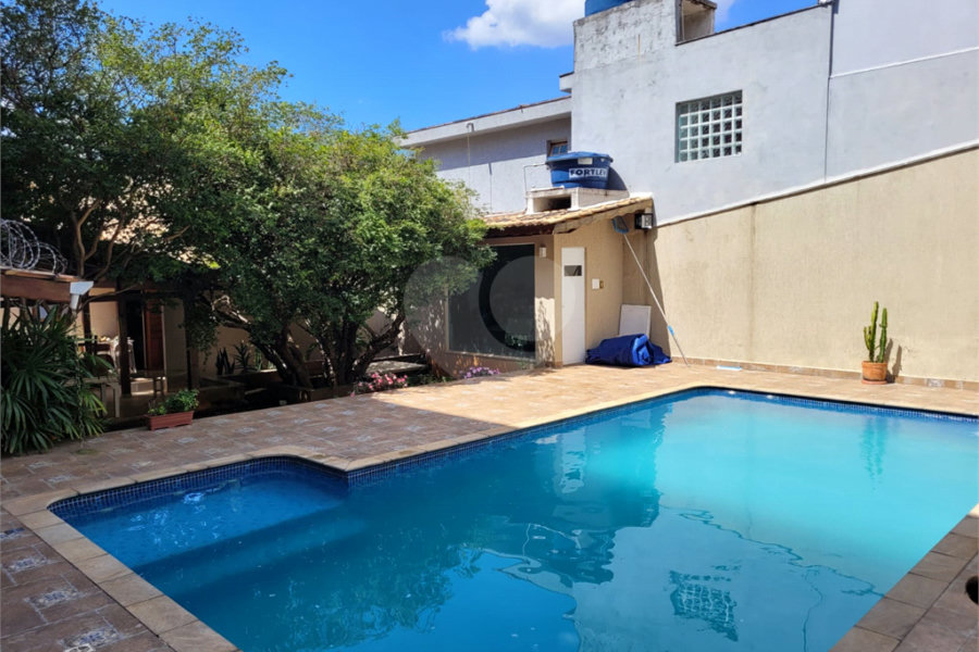 Sobrado à venda com 4 quartos, sendo 3 suítes, em Horto, São Paulo, SP
