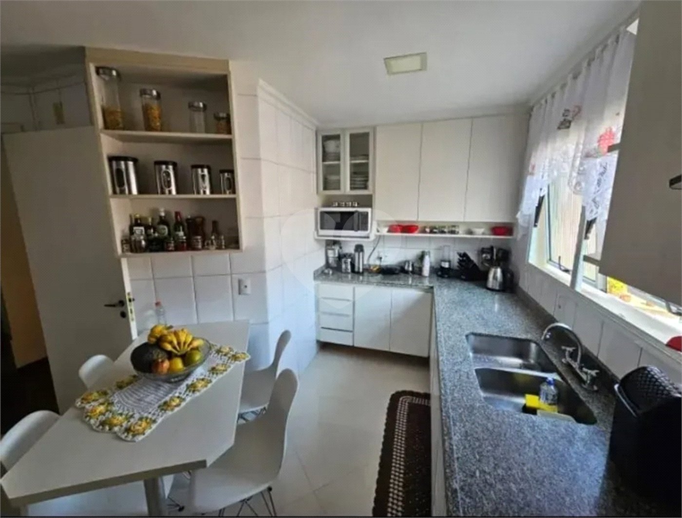Casa à venda com 3 quartos, sendo 2 suítes, no condomínio Vila Borghese, São Paulo - SP