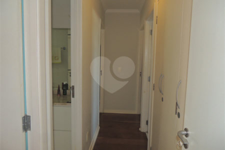Apartamento à venda com 3 quartos, sendo 1 suíte, em Santo Amaro, São Paulo, SP