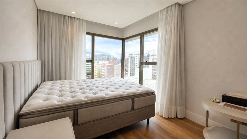 Apartamento à venda com 3 suítes em Indianópolis, São Paulo, SP