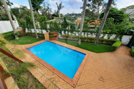 Casa à venda com 6 quartos, sendo 3 suítes, em Morumbi, São Paulo, SP