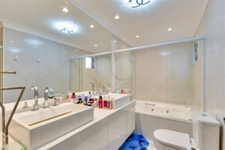 Apartamento à venda com 4 suítes em Vila Sofia, São Paulo, SP