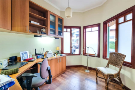 Casa à venda com 4 quartos, sendo 3 suítes, no condomínio Morada da Serra, São José dos Campos - SP