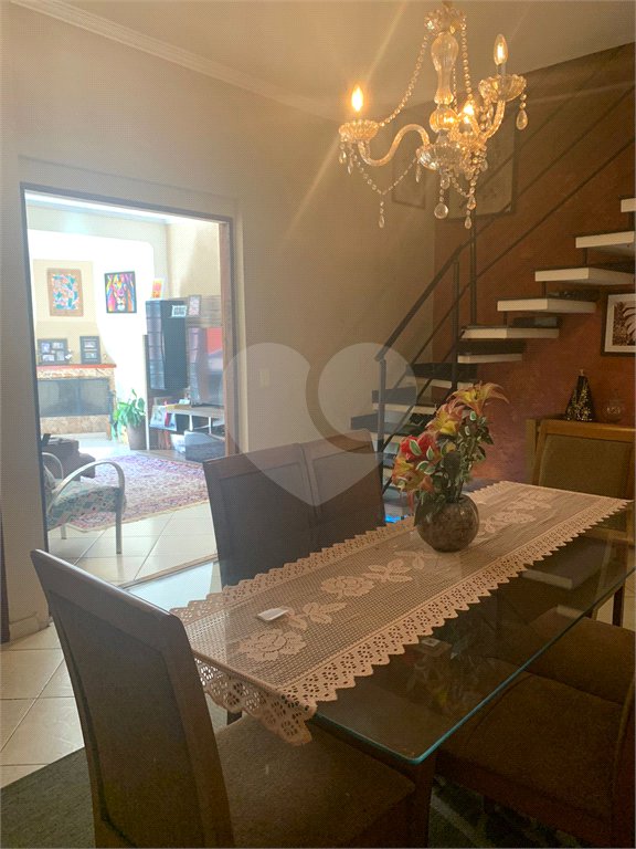 Casa à venda com 4 quartos, sendo 1 suíte, em Loteamento Shangrilá, Valinhos, SP