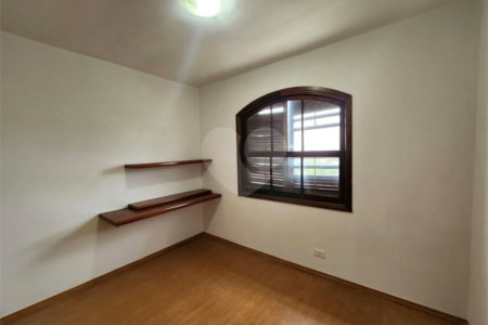 Casa à venda com 3 quartos, sendo 1 suíte,  em Jardim Celeste, São Paulo, SP