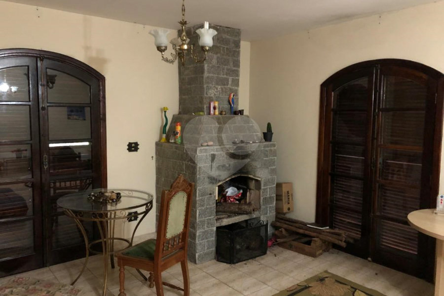 Casa Térrea à venda com 3 quartos, sendo 1 suíte,  em Olho D'água, Mairiporã, SP