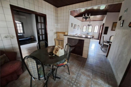 Casa à venda com 4 quartos, sendo 1 suíte, em Indaiá, Caraguatatuba, SP