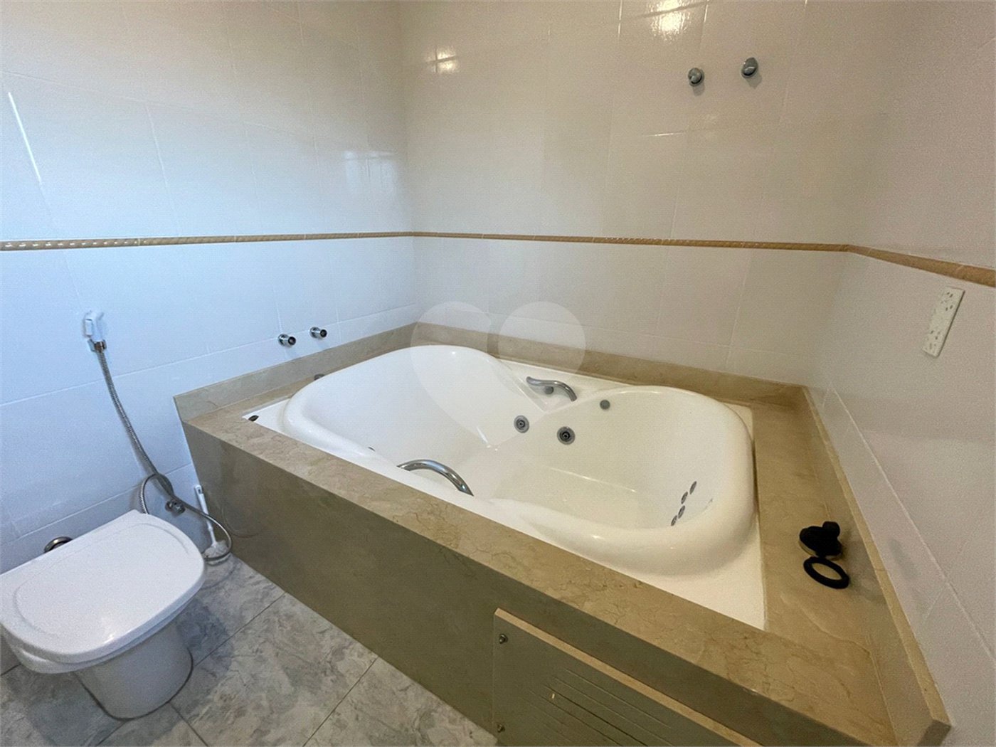 Casa para alugar com 3 suítes no condomínio Bosque de Grevilea, Vinhedo - SP