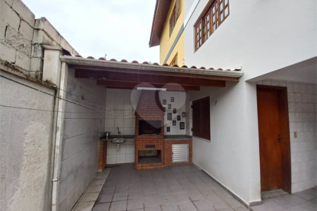 Sobrado à venda com 4 quartos, sendo 3 suítes, em Cidade São Francisco, São Paulo, SP