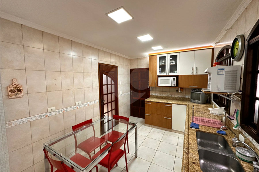 Casa à venda com 5 quartos, sendo 3 suítes, no condomínio Jd Itatinga, São Paulo - SP