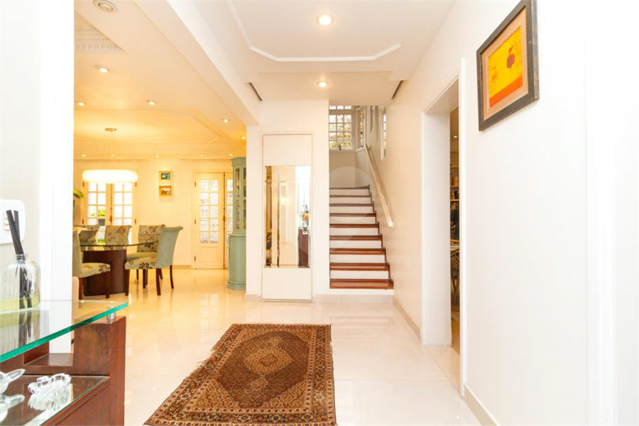 Casa à venda com 4 quartos, sendo 2 suítes, no condomínio Da Serra, São Paulo - SP