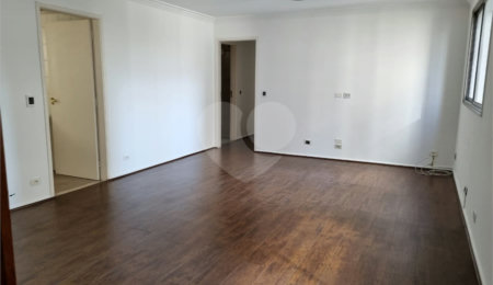 Apartamento à venda ou para alugar com 3 quartos, sendo 1 suíte,  em Moema, São Paulo, SP