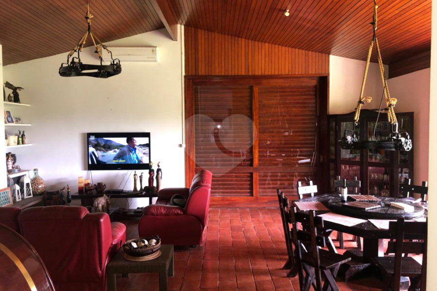Casa Térrea à venda com 4 quartos, sendo 2 suítes, em Roseira, Mairiporã, SP