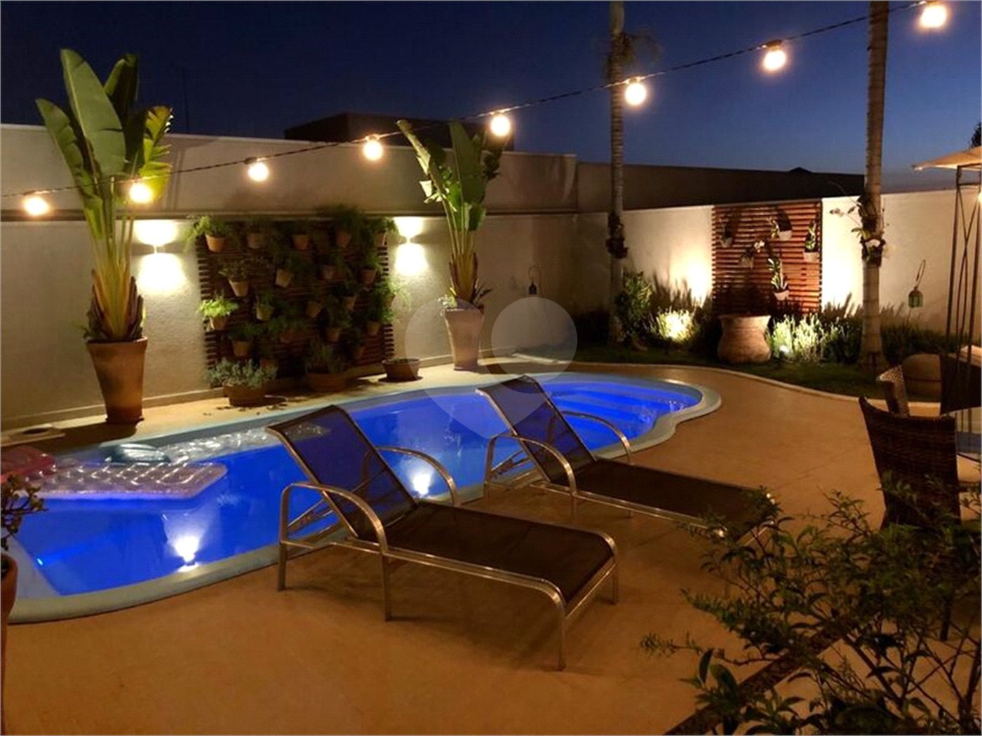 Casa à venda com 4 quartos, sendo 3 suítes, no condomínio Residencial Terra Nobre, Indaiatuba - SP