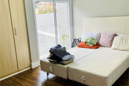 Casa à venda com 3 suítes em Jardim Londrina, São Paulo, SP