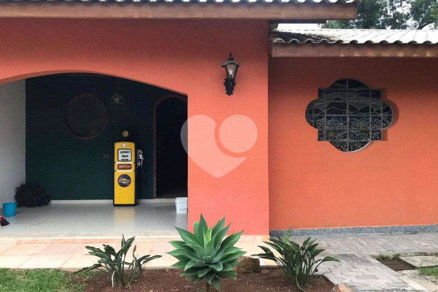 Casa à venda com 5 quartos, sendo 3 suítes, no condomínio Alpes da Cantareira, Mairiporã - SP