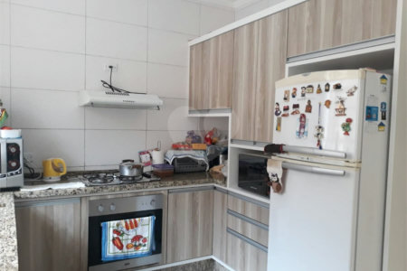 Sobrado à venda com 3 quartos, sendo 1 suíte,  em Esplanada Mendes Moraes, São Roque, SP