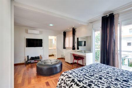 Casa à venda com 3 suítes no condomínio Vila Versalhes, São Paulo - SP